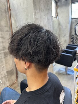 カーニー 上野(kearny) ツイストスパイラルパーマ縦落ちパーマメンズ波巻きパーマ