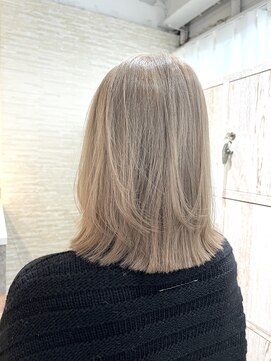 シャイン ヘア ブレンド 二子玉川(Shine hair blend) 切りっぱなしボブ×ミルクティーカラー