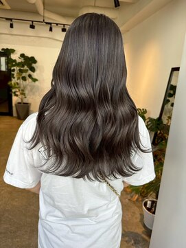 メリー オオサカ(Merly Osaka) 暗髪でも透明感で垢抜け！