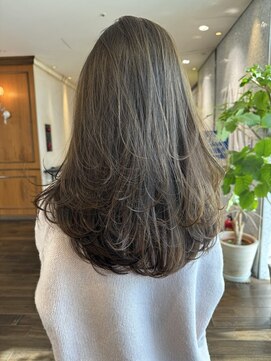 ザック ヴィ(ZACC  vie) オリーブベージュレイヤーカット