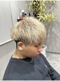ツーブロック刈り上げブリーチカラーミルクティーベージュモテる