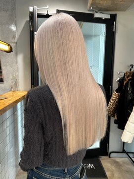 イル(iLe.) ブリーチ/クラゲヘアー/小顔/レイヤーカット/オリーブグレー