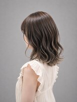 ソラヘアー(SORA hair)&nbsp;くびれミディアム×透明感グレージュの柔らかウェーブ