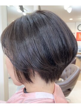 カットハウス はさみの部屋 スウィングショート/レイヤー/襟足スッキリ/深めバング