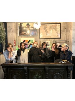 お子様連れOK◆女性スタイリスト多数在籍◎丁寧なカウンセリングと女性目線の提案で新しい自分に出会える！