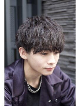 ユーフォリア 渋谷グランデ(Euphoria SHIBUYA GRANDE) ツイストスパイラルパーマ メンズ　ゆるめ　短め　３０代　k