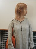 ダブルカラーペールベージュカラーケアブリーチ肩上ボブオン眉
