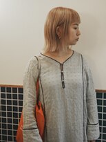 ニュイ(NUIT) ダブルカラーペールベージュカラーケアブリーチ肩上ボブオン眉