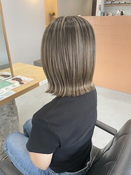 リブ(LIV) バレイヤージュ/グレージュ/ハイトーンカラー