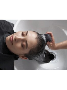 《個室空間・フルフラットシャンプー台で至福の時間を》美容業界注目のナノバブル《marbb》導入！