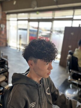 ワンワンオー バーバーショップ コンチネンタル(@110 BARBER SHOP continental) スペインカール