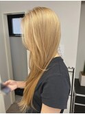 透明感ブロンドのロングレイヤー