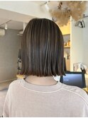 切りっぱなしボブ　外ハネボブ　グレージュカラー　白髪ぼかし　