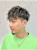 20代30代/刈り上げツイストパーマ無造作ハイライトブリーチ