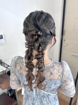 オウン(AUN)&nbsp;編みおろしツインミドルポニー