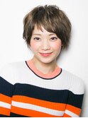 ショートバングがキュートなショートカット