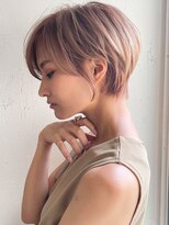 ピンクベージュマッシュショート前髪大人ショートヘア