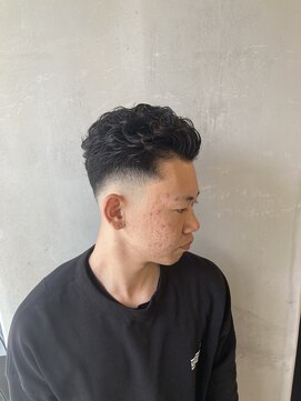 フランクスバーバーリザーブ 人形町店(FRANK’S BARBER RESERVE) スキンフェードパーマスタイル