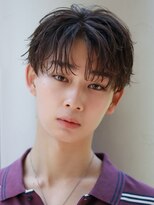 オーシャントーキョー サニー 原宿(OCEAN TOKYO Sunny)&nbsp;フェザーパーマセンターパートコンマバング刈り上げショート