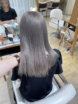 テトラ バイ ネオリーブ 横浜西口店(tetra by neolive) ホワイトシルバー　ケアブリーチ2回　切りっぱなし　横浜★