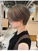 10代20代30代　刈り上げ　ベージュ　ハンサムクールショート