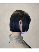 ウジュ(Uju) 切りっぱなしボブ×ブルーブラック