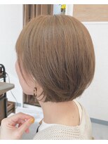 セム(sem)&nbsp;脱白髪染め 大人かわいいショートボブグレージュ