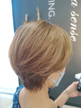 ユージヘアドレス(YOU-G HAIR Dress) グレイカラーショートスタイル