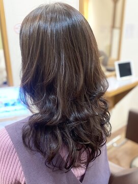 フリージア(freesia) 30代40代50代/ゆるふわロング/ツヤ髪スタイル