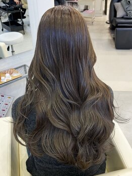 ソルア(soLua)の写真/【話題のカラーデザインはsoLua♪】赤みを消して理想のカラーに近づける!周りと差がつく透明感ある髪色へ☆