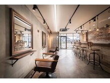 ミトン(mi-temps)の雰囲気(自然光がたくさん入る明るい店内♪)