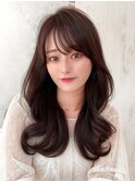 後れ毛が可愛い顔周りハイレイヤーロングチェリーブラウン