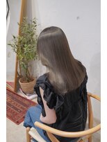 アリー 原宿 表参道(ALLY)&nbsp;透け感オリーブグレージュで叶える大人艶髪