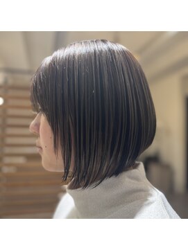 透明感のある前下がりボブ