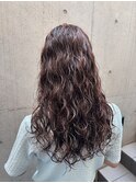 ロング強めスパイラルパーマ暗めカラーウェーブヘアハードパーマ
