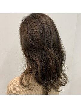 ルース(RUTH) くすみすぎないアッシュブラウン