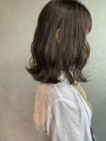 キチ(kichi.)&nbsp;[kichi.] くすみベージュ×ウェーブミディ