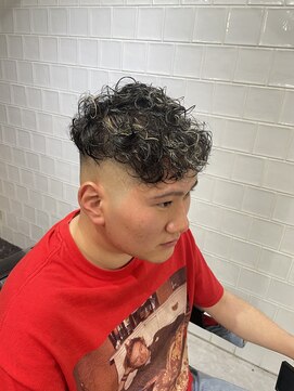 メリケンバーバーショップ フクオカ(MERICAN BARBERSHOP FUK) ハイライトショートスパイラルパーマ