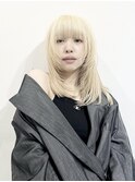 ブロンド/ブリーチ/レイヤーカット/前髪あり/ミディアムレイヤー