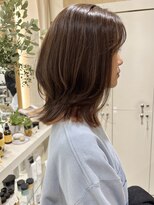 シーア(ciia)&nbsp;くびれミディアム レイヤー 顔まわりレイヤー インナーカラー