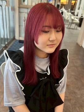 ベルフェミンキルン(Belle femin kilun) ワインレッド 顔周りカット ロングレイヤー 髪質改善 20代 艶髪