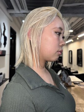 ユーリカ(Eurica) ブリーチリタッチ/抜きっぱなしブロンド/心斎橋美容室