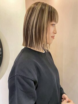 ルーム(Loom.) デザインカラーコントラストハイライト切りっぱなしボブ