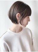 丸みショートボブ長めサイドバング前髪あり耳かけマッシュ