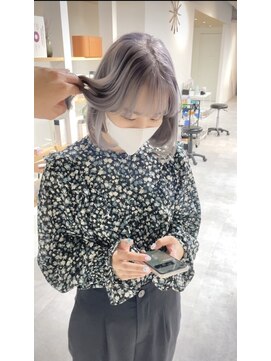フリーク(FLEEK) ホワイトパープル　ホワイトカラー　高瀬雅人
