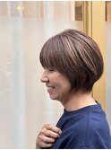 大人ショートボブ/白髪ぼかしハイライト