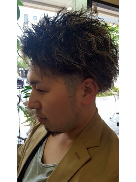 サンタ(Santa) ツーブロック×ツイストパーマ