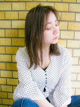 ルティア(Lutia) 伸ばしかけヘア カーキー センターパート