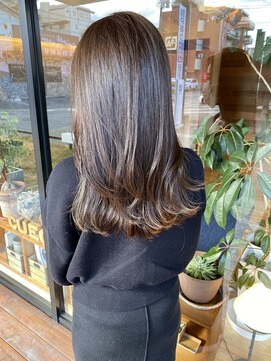 キュオンシア(CUEON. ciea) 艶ロングレイヤー×くすみベージュ