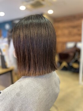 ヨーホーレッド(YOO-HOO RED) 切りっぱなしボブ